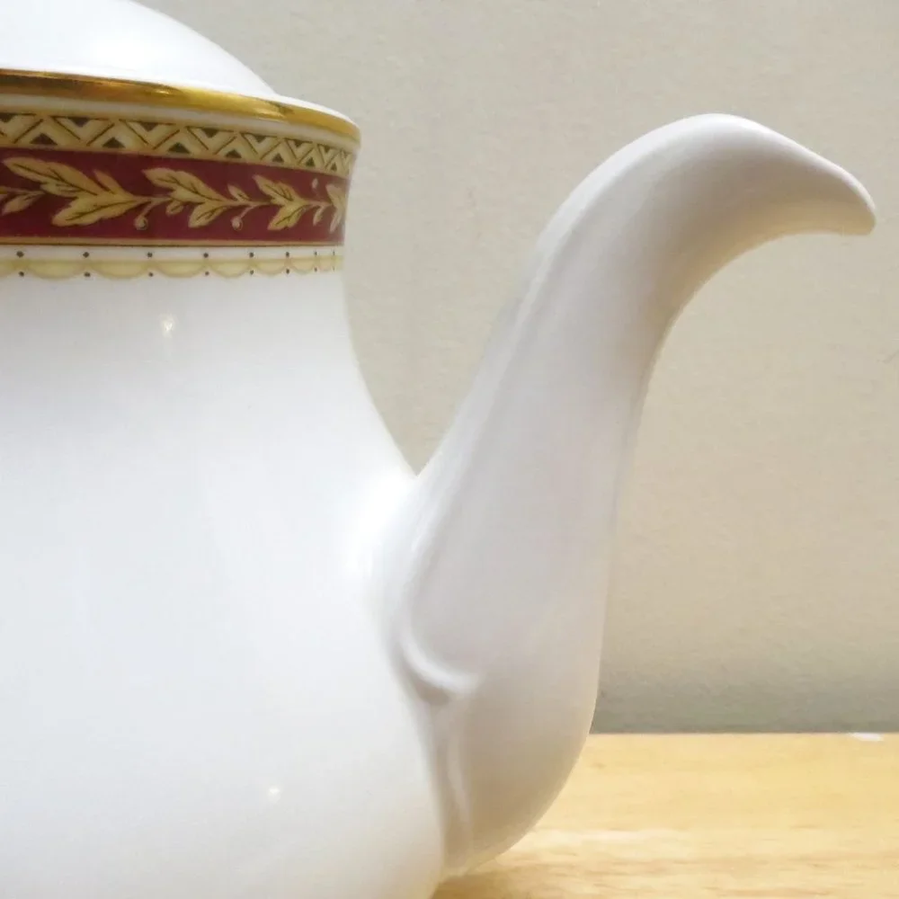 Vinttage Churchill Teapot Coffee Hotelware White 30 oz Porcelain 6.75" England - Picture 5 of 11
